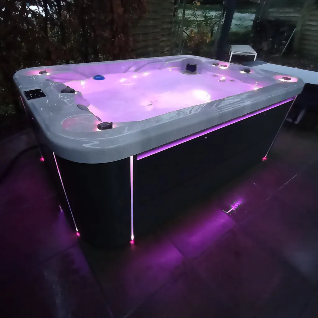Outdoor Whirlpool auf der Terrasse