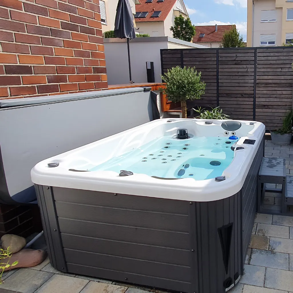 Whirlpool im Garten Outdoor Whirlpool